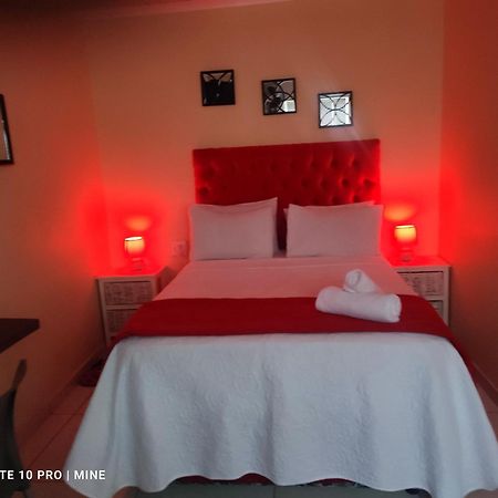 The Croc Guest House 스프링스 외부 사진
