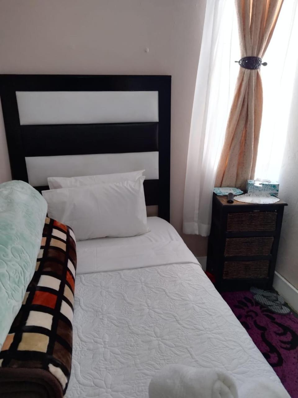 The Croc Guest House 스프링스 외부 사진