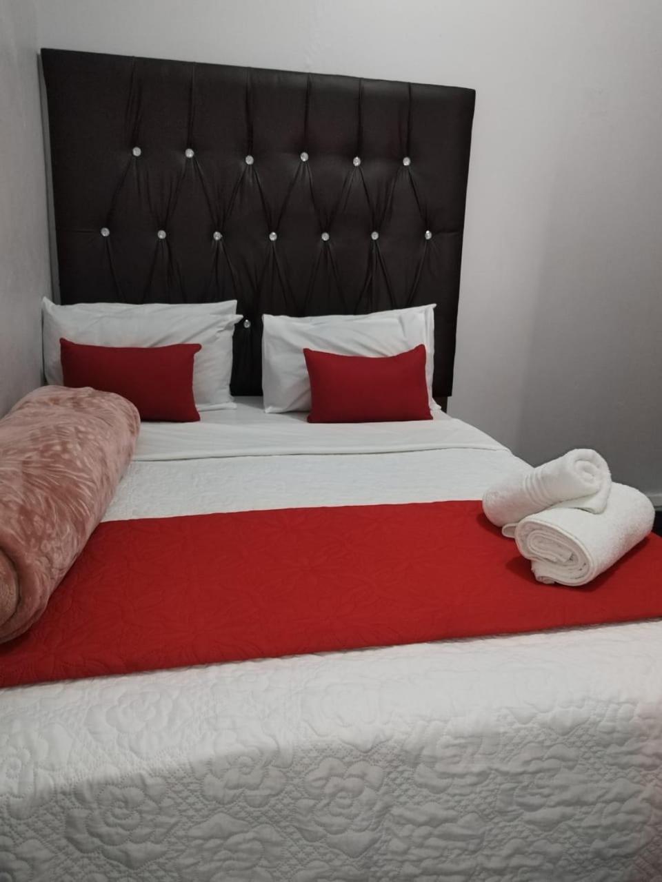 The Croc Guest House 스프링스 외부 사진