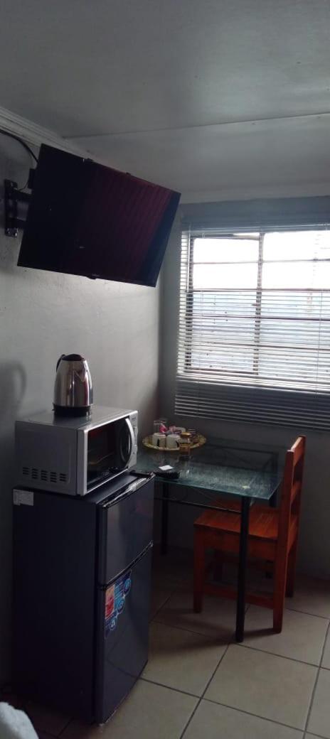The Croc Guest House 스프링스 외부 사진